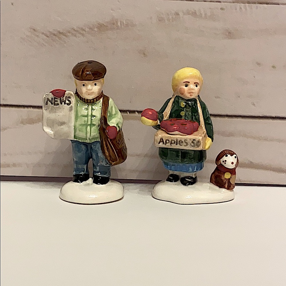 DEPARTMENT 56 - Girl Selling Apples and News Boy - Original Snow Village